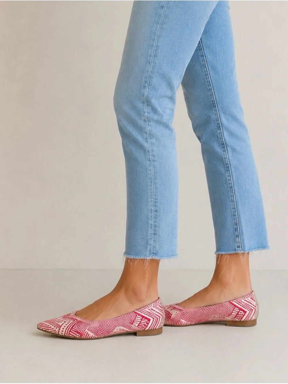 Women’s Red Patterned Pointed-Toe Flats